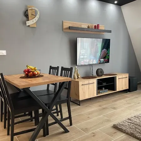 Damar Apartment *